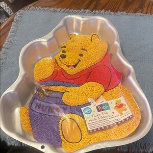 1995 Vintage Disney Winnie the Pooh Cake Pan Aluminum New with Original Tags